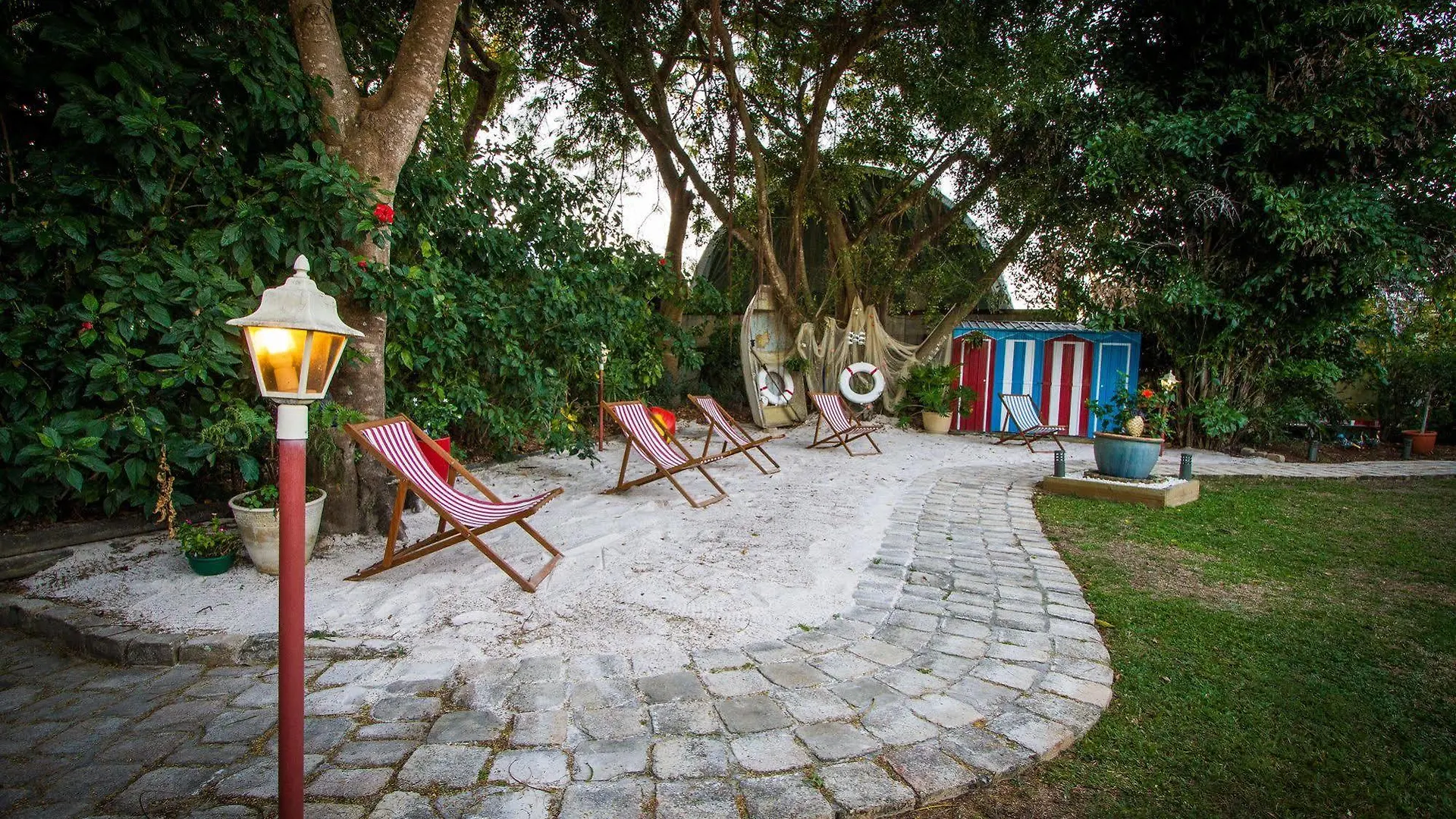 Boyne Island Motel And Villas